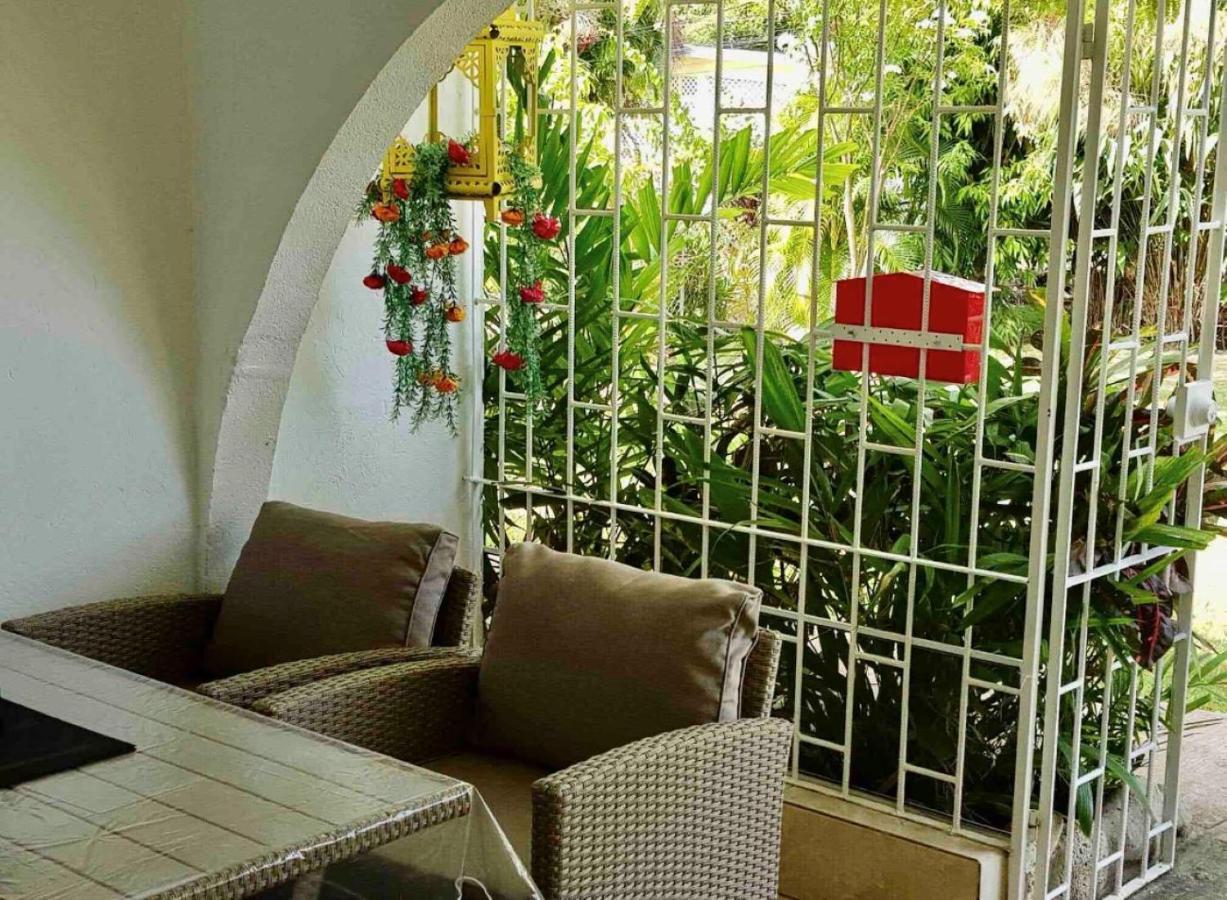 West Coast 1 Bedroom Apartment 66 - Close To Beach Сент-Джеймс Экстерьер фото
