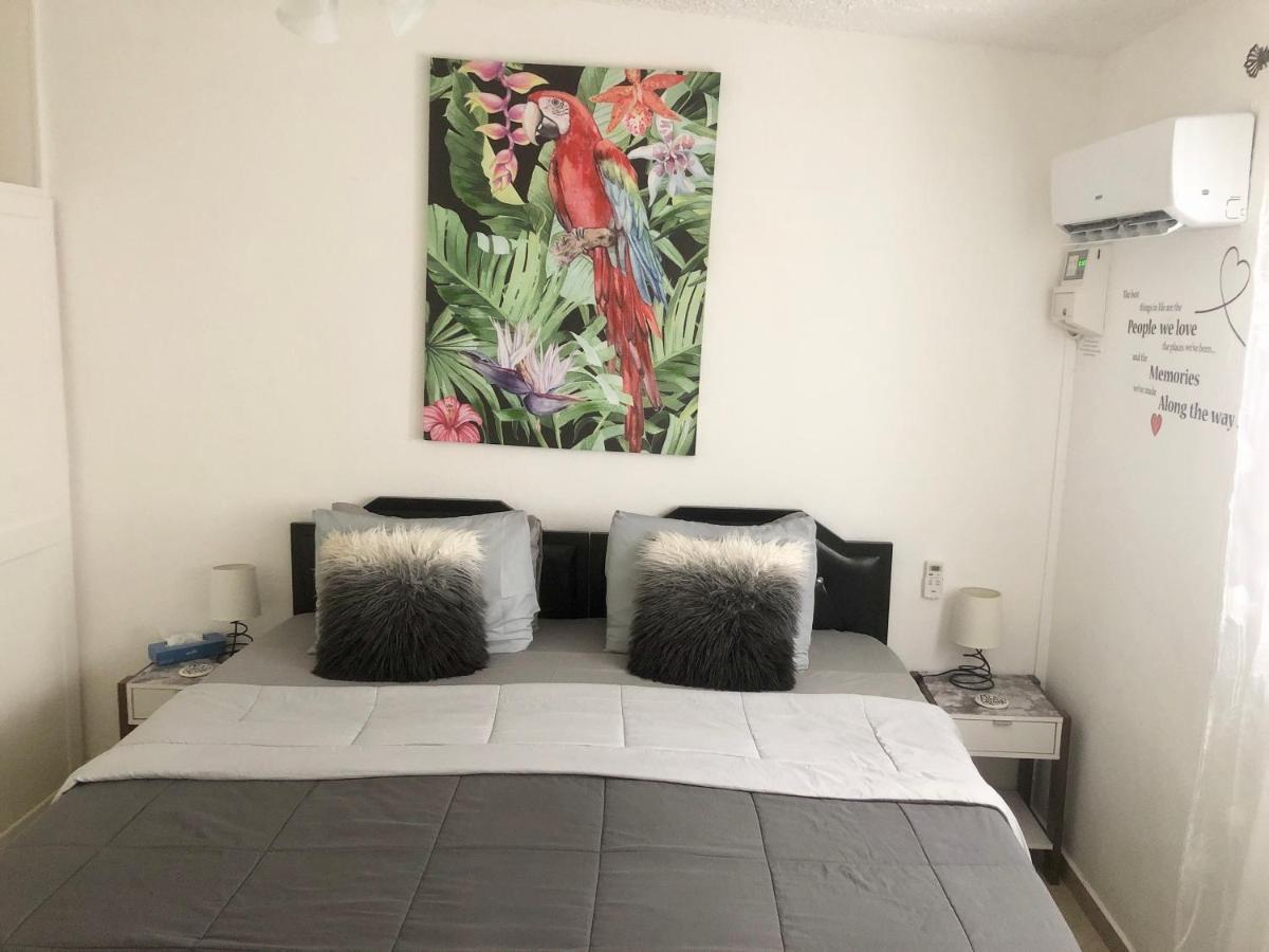 West Coast 1 Bedroom Apartment 66 - Close To Beach Сент-Джеймс Экстерьер фото