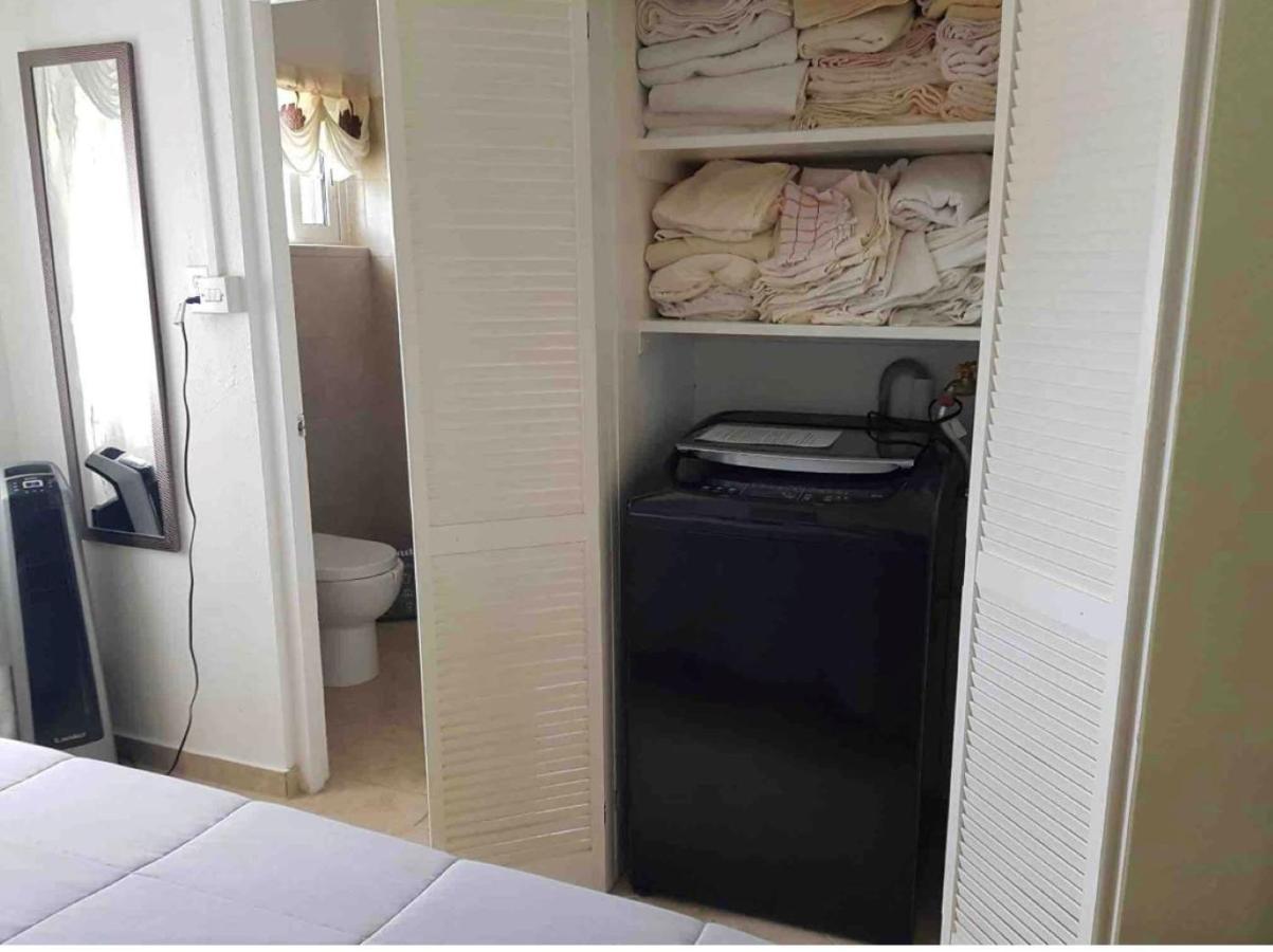 West Coast 1 Bedroom Apartment 66 - Close To Beach Сент-Джеймс Экстерьер фото