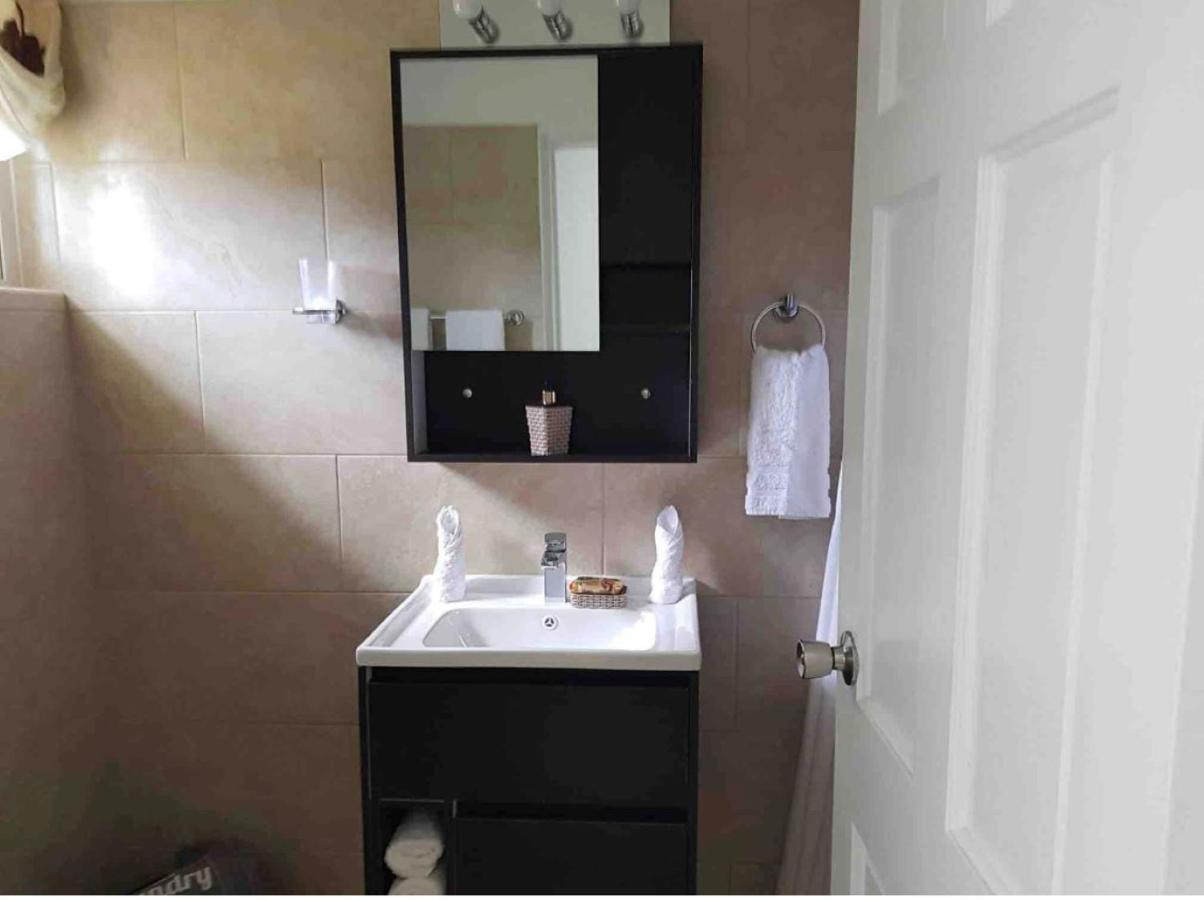 West Coast 1 Bedroom Apartment 66 - Close To Beach Сент-Джеймс Экстерьер фото