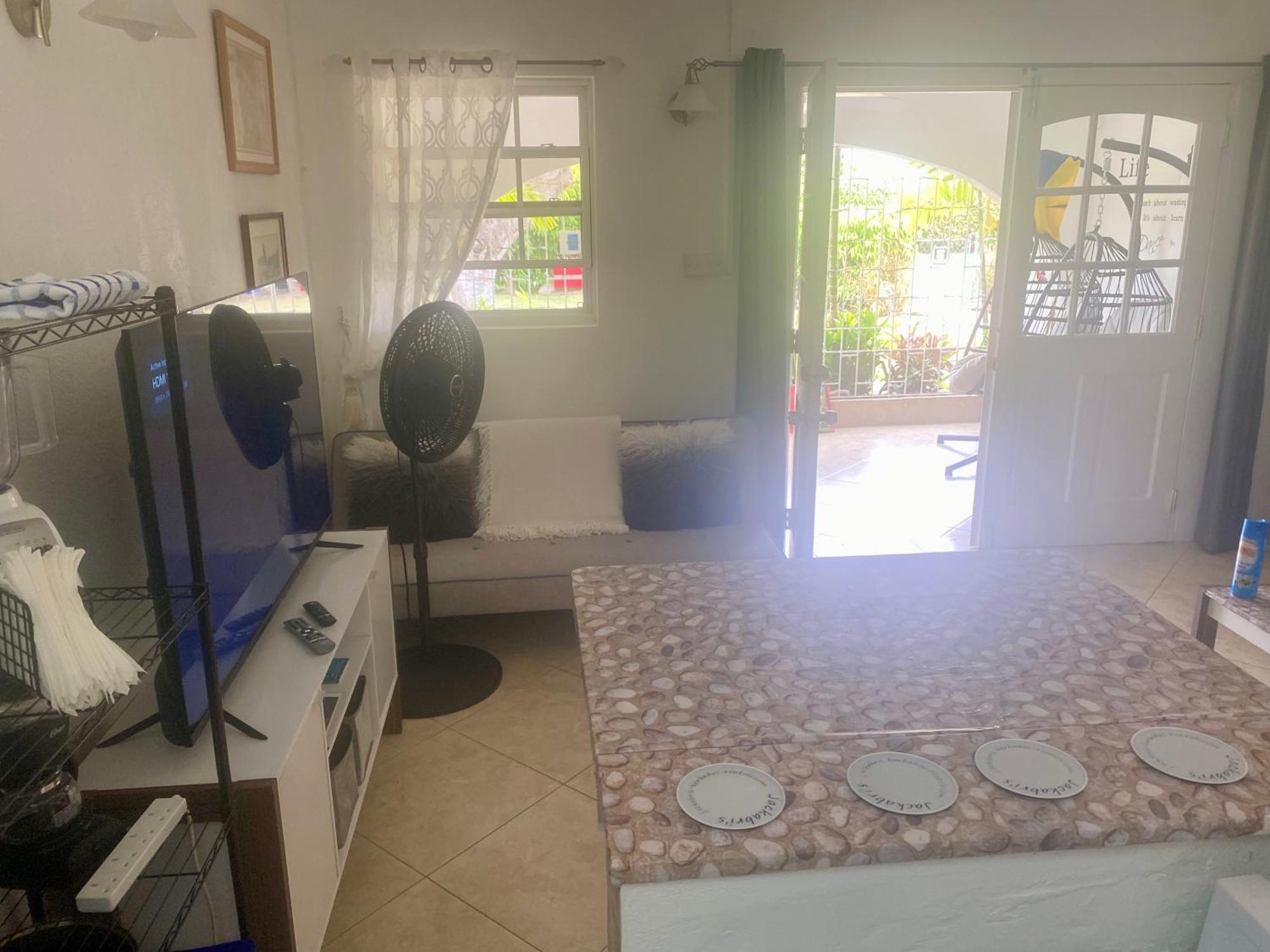 West Coast 1 Bedroom Apartment 66 - Close To Beach Сент-Джеймс Экстерьер фото