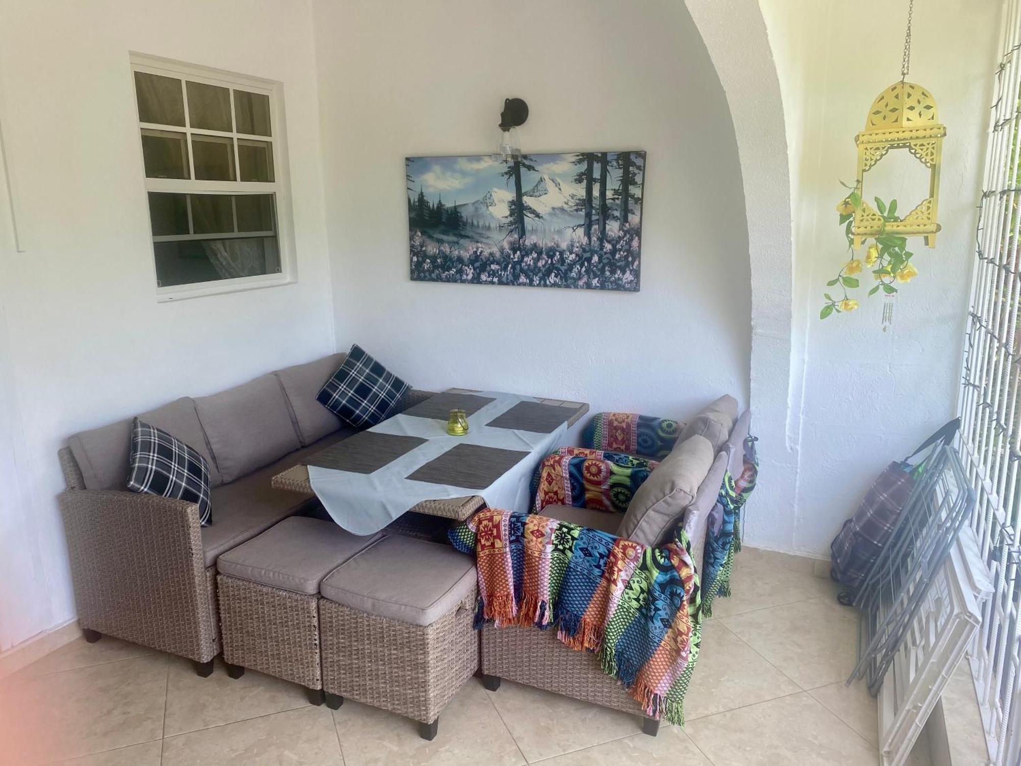 West Coast 1 Bedroom Apartment 66 - Close To Beach Сент-Джеймс Экстерьер фото