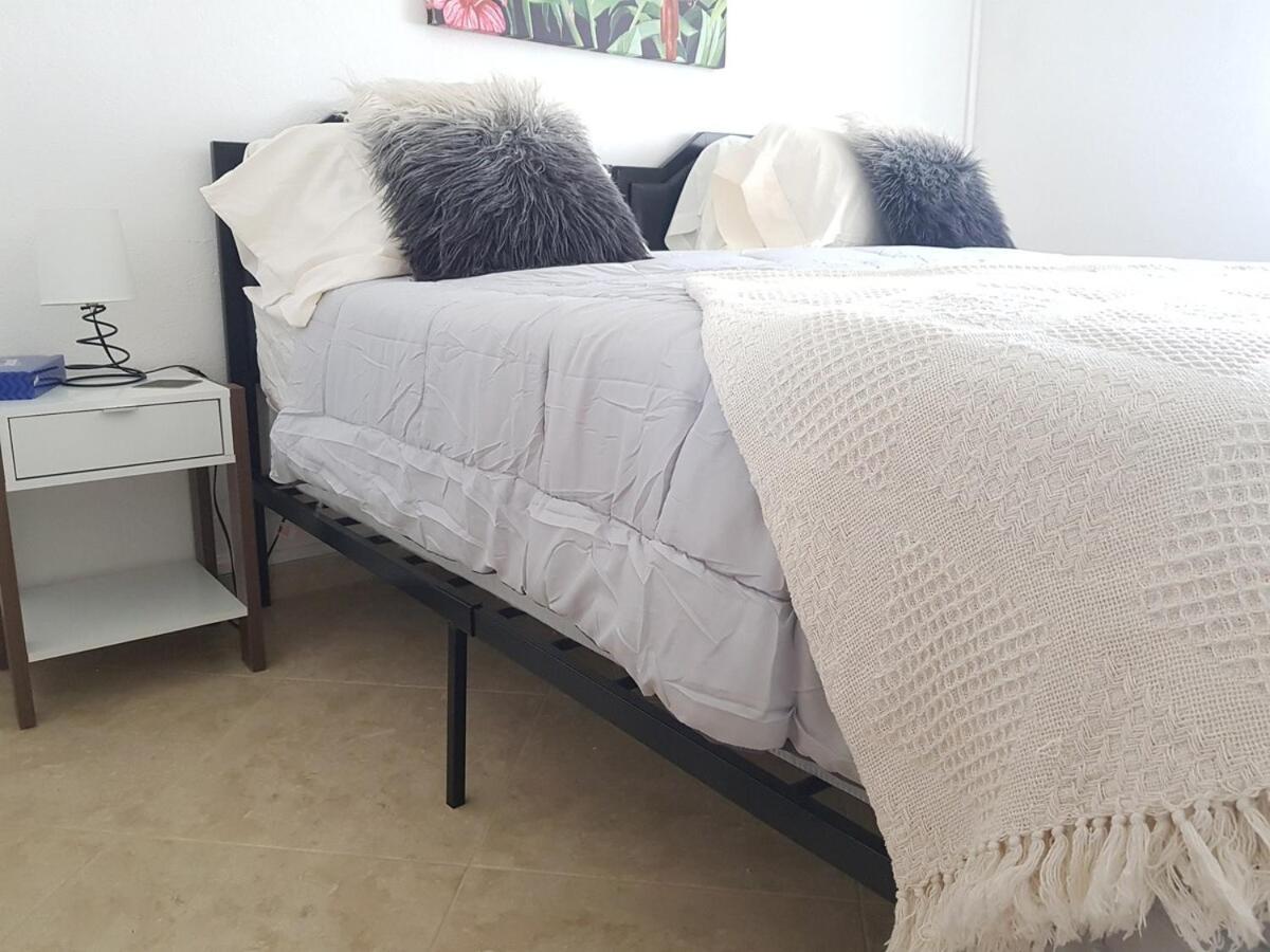 West Coast 1 Bedroom Apartment 66 - Close To Beach Сент-Джеймс Экстерьер фото